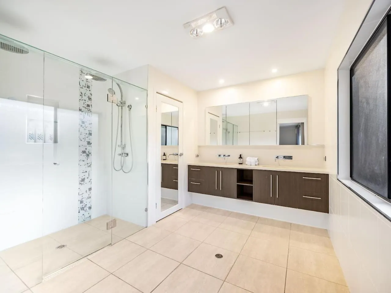 Semesterbostad Pool Tennis And Cinema 7Beds Bali Inspired Retreat Jindalee Australien