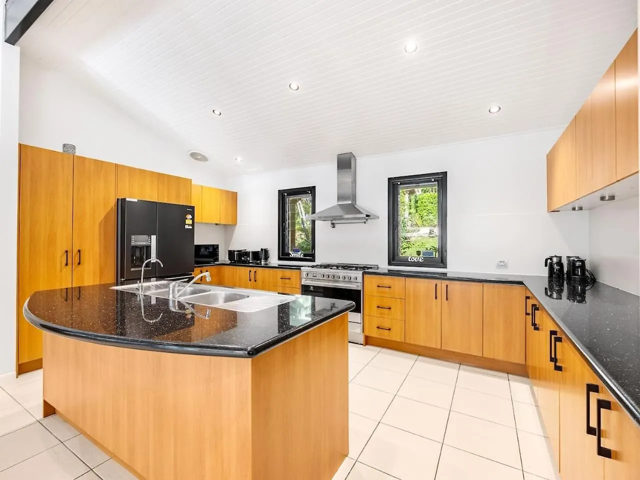 Pool Tennis And Cinema 7Beds Bali Inspired Retreat Jindalee